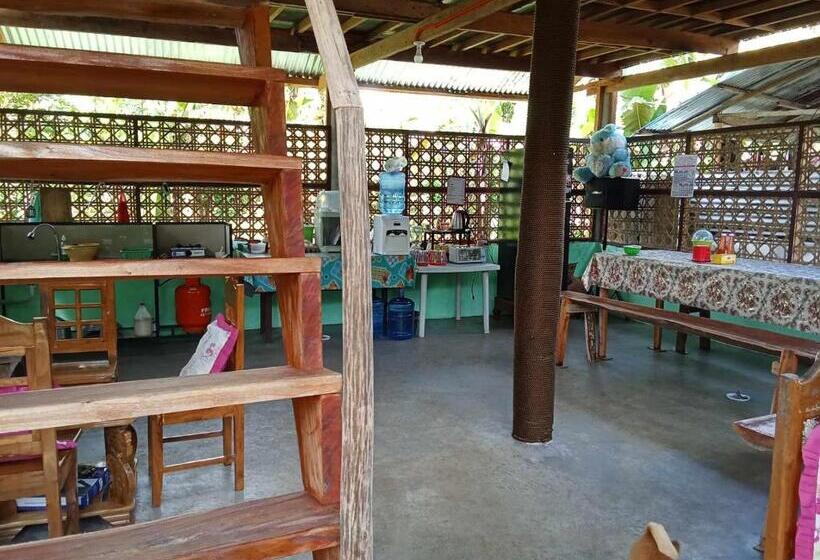 Кровать в Общей Комнате, Lhoyjean Garden Hostel