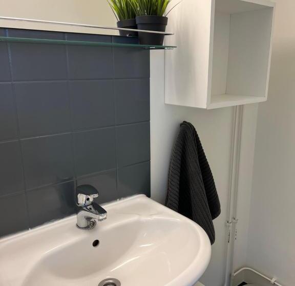 إستوديو قياسى, Oma Hotelli