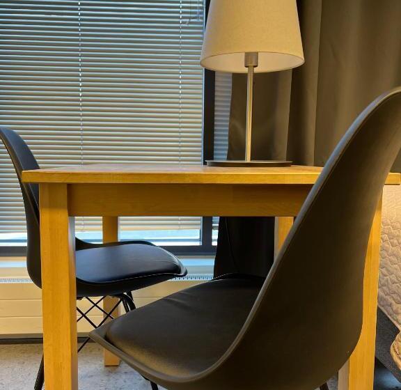 إستوديو قياسى, Oma Hotelli