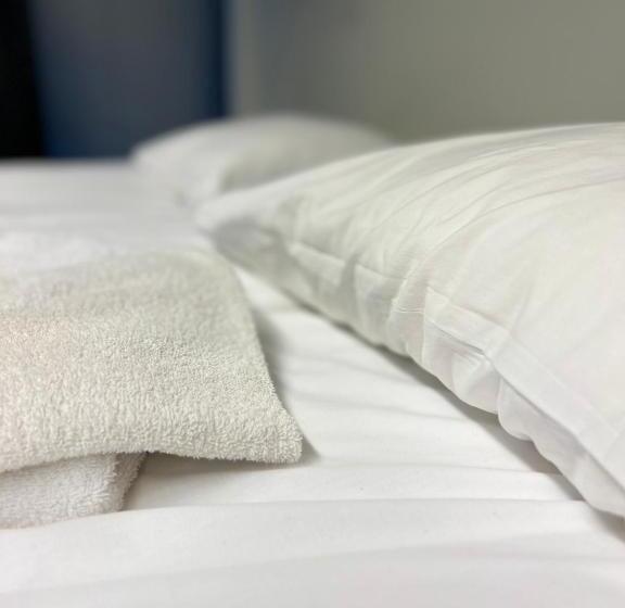 إستوديو قياسى, Oma Hotelli