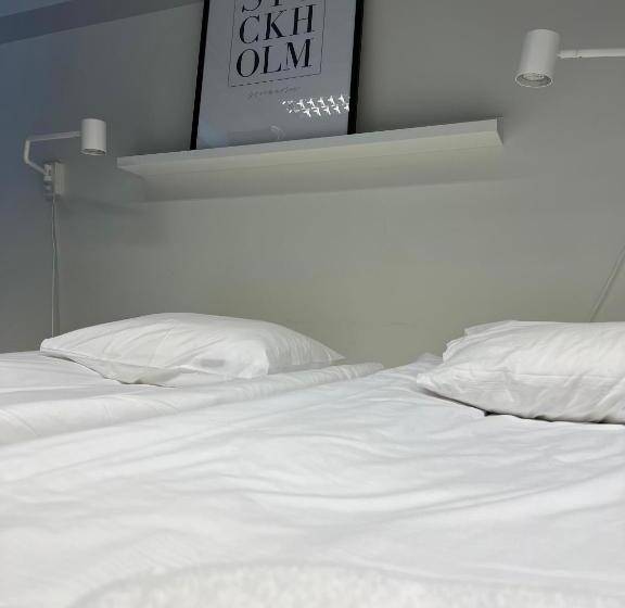 إستوديو قياسى, Oma Hotelli