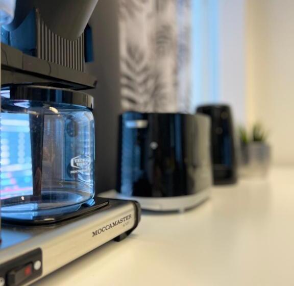 إستوديو قياسى, Oma Hotelli