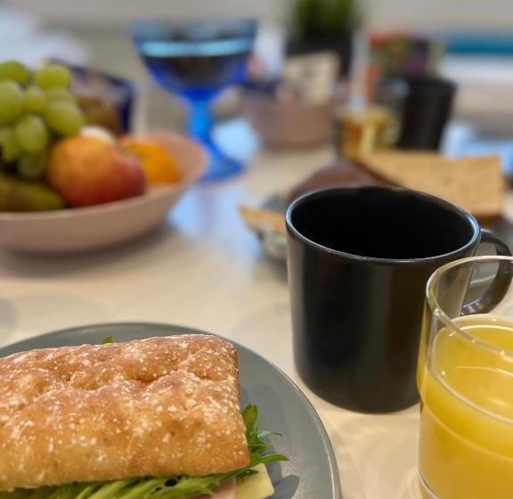 إستوديو قياسى, Oma Hotelli