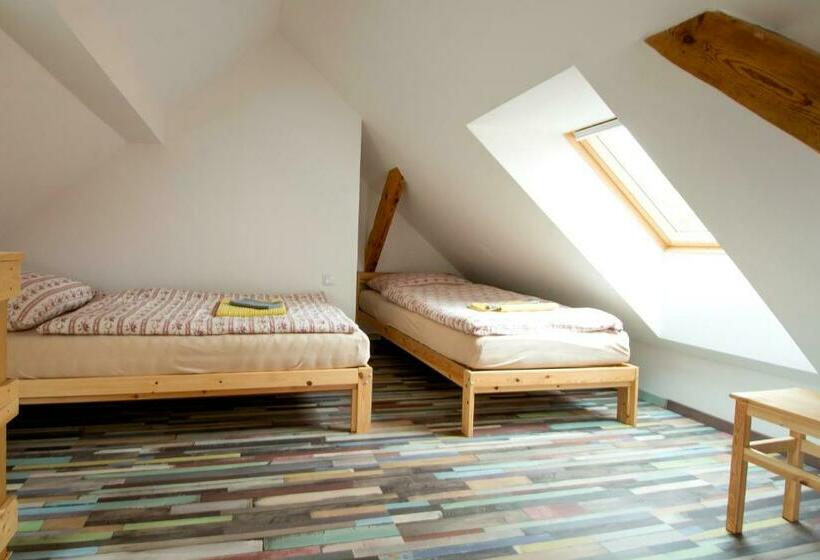 Люкс Дюплекс, Andělský Dvůr