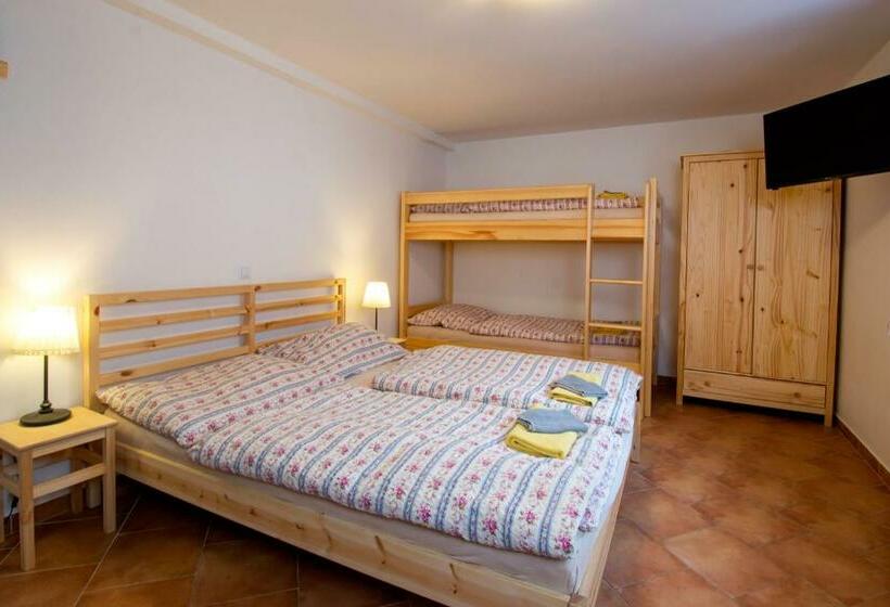 Люкс, Andělský Dvůr