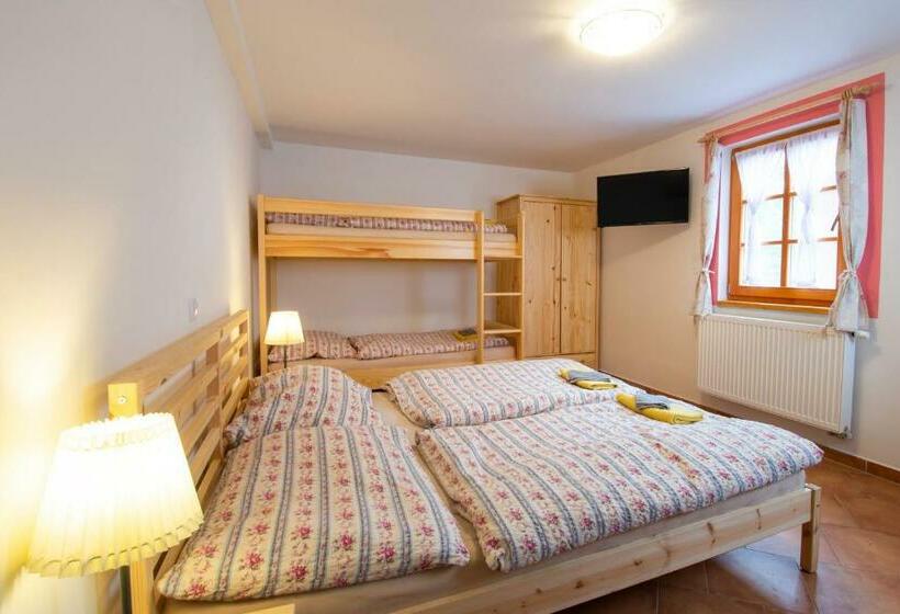 Люкс, Andělský Dvůr