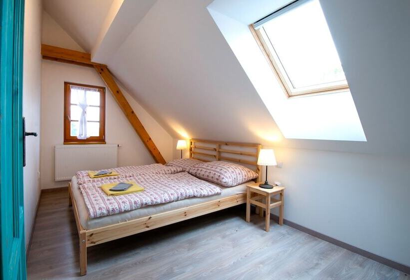 Люкс, Andělský Dvůr