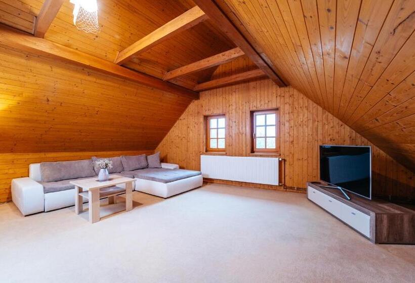 Люкс, Andělský Dvůr