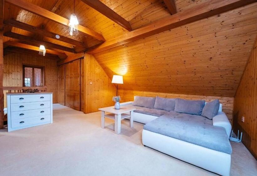 Люкс, Andělský Dvůr