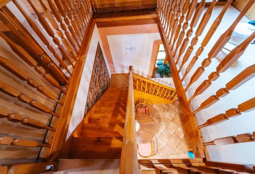 Люкс, Andělský Dvůr