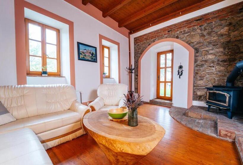 Люкс, Andělský Dvůr