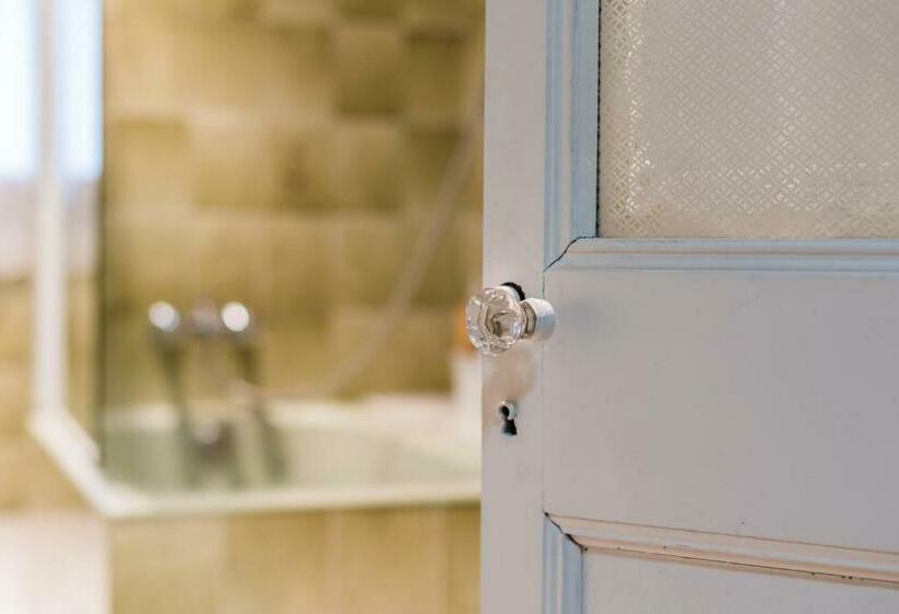 חדר סטנדרט חדר אמבטיה משותף, Habitaciones En Villa Coliving Masía Rural