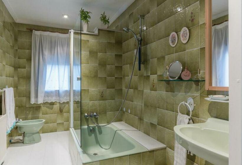 חדר סטנדרט חדר אמבטיה משותף, Habitaciones En Villa Coliving Masía Rural