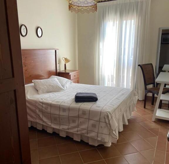 اتاق استاندارد با سرویس بهداشتی مشترک, Habitaciones En Villa Coliving Masía Rural