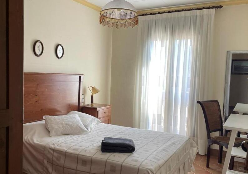 חדר סטנדרט חדר אמבטיה משותף, Habitaciones En Villa Coliving Masía Rural