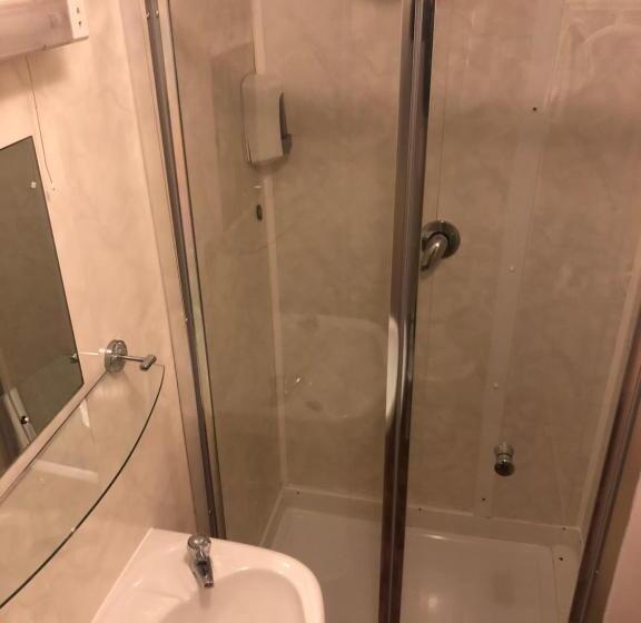 Номер Стандарт Трехместный, Chaplins