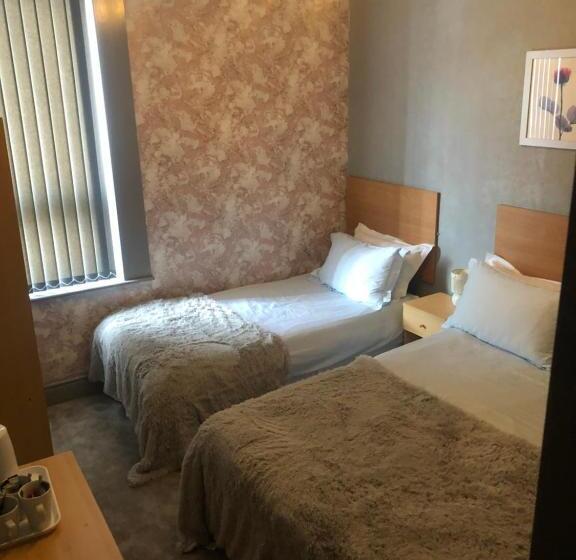 Номер Стандарт Трехместный, Chaplins