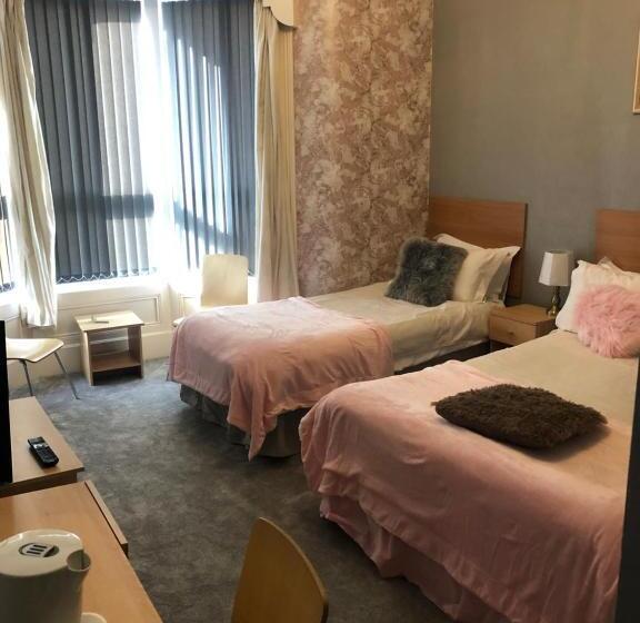 Номер Стандарт Трехместный, Chaplins