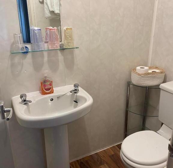 Четырехместный Номер Стандарт, Chaplins