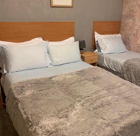 Семейный Номер, Chaplins