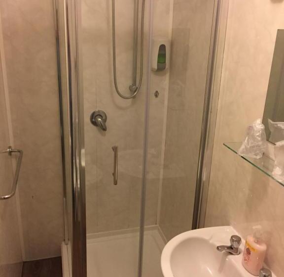 Семейный Номер, Chaplins