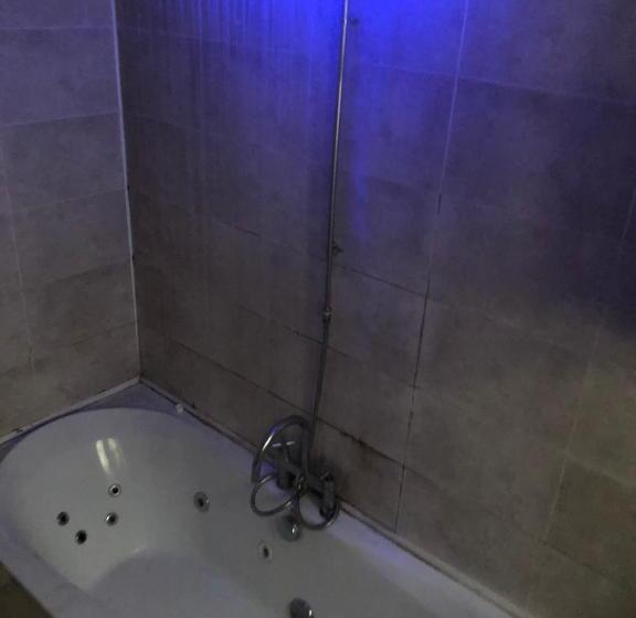 Семейный Номер Superior, Chaplins