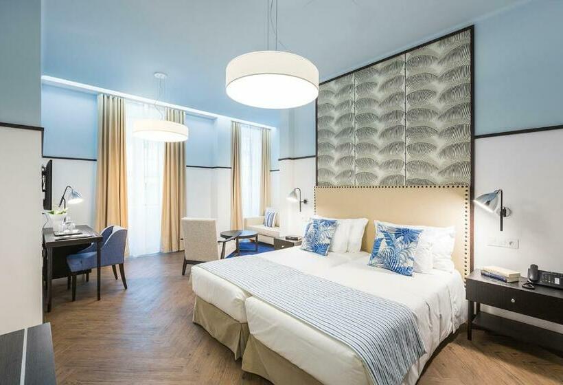 سوییت جونیور با بالکن, Castanheiro Boutique