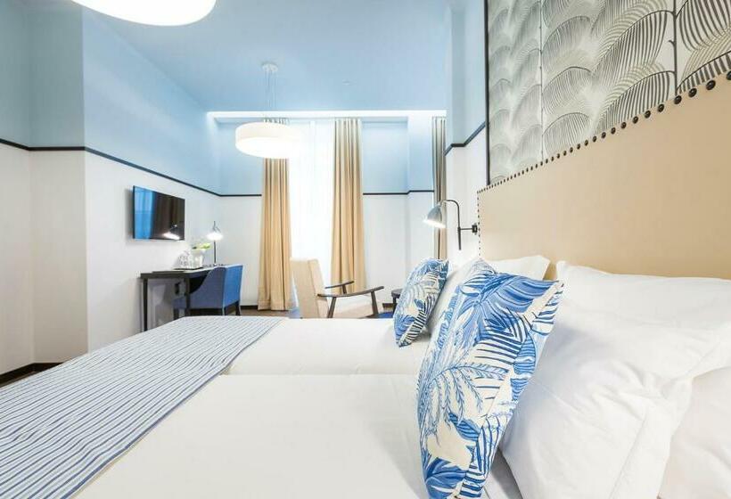 سوییت جونیور با بالکن, Castanheiro Boutique