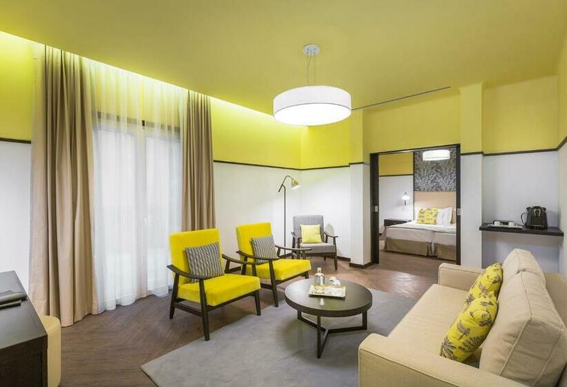 سوییت, Castanheiro Boutique