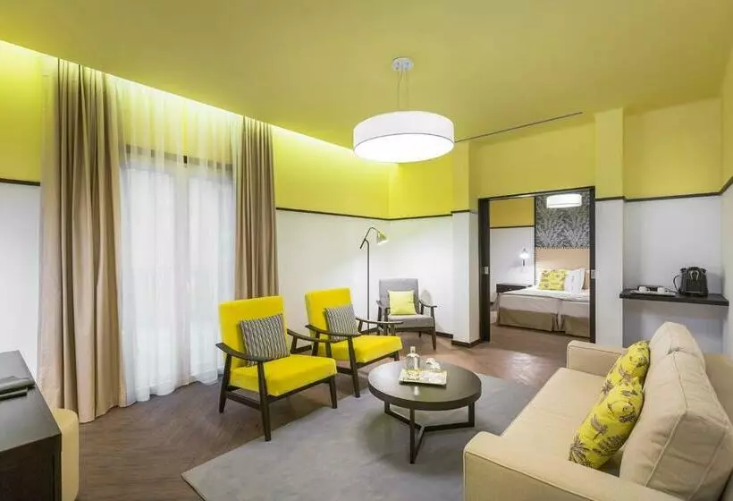 سوییت خانوادگی, Castanheiro Boutique