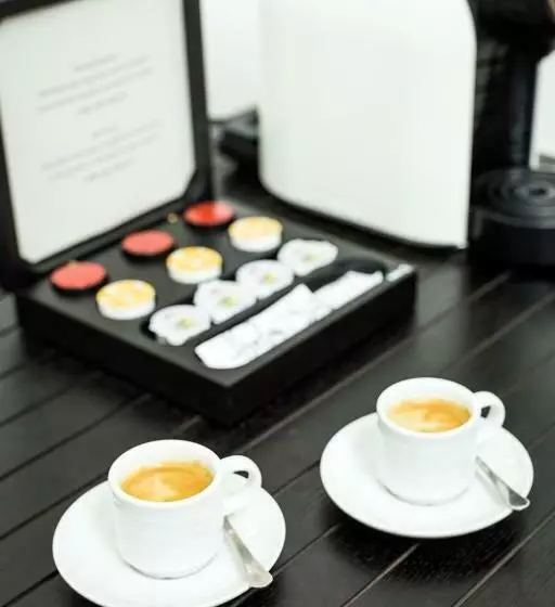 سوییت خانوادگی, Castanheiro Boutique