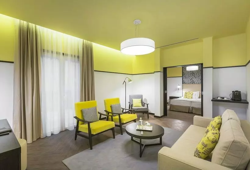 سوییت خانوادگی, Castanheiro Boutique