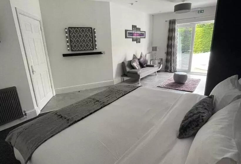 キングサイズベッドのデラックススイート, Charnwood Regency Guest House
