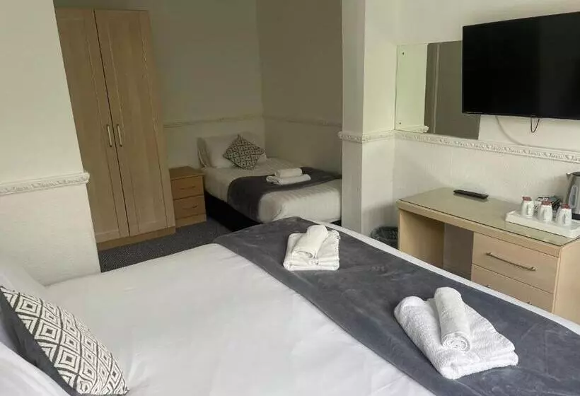 スタンダードトリプルルーム, Charnwood Regency Guest House