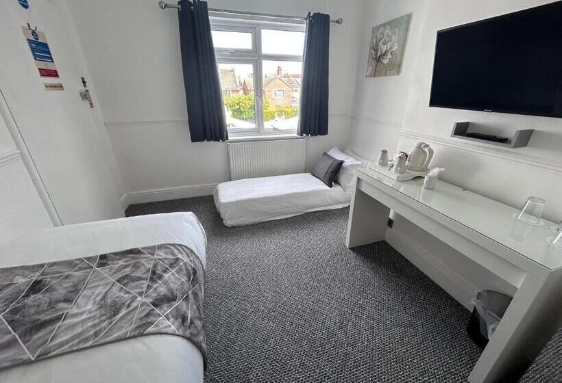 Standard room with outdoor bath, Charnwood Regency Guest House