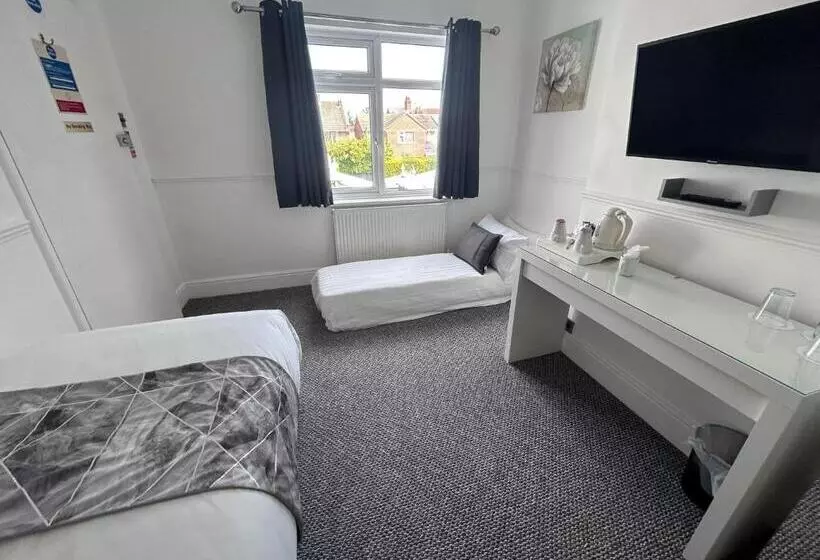 Standard room with outdoor bath, Charnwood Regency Guest House