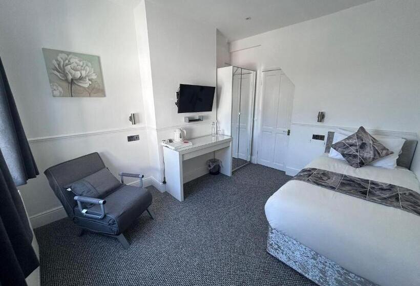 Standard room with outdoor bath, Charnwood Regency Guest House