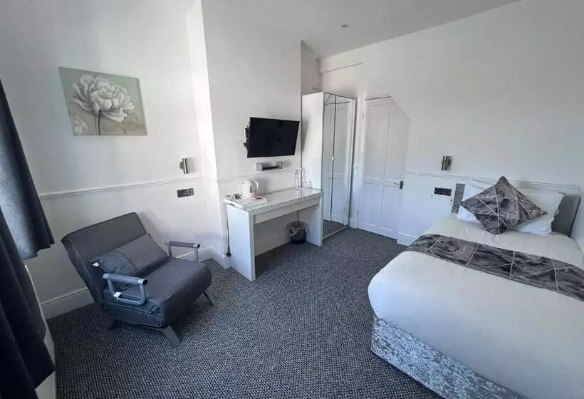 Standard room with outdoor bath, Charnwood Regency Guest House