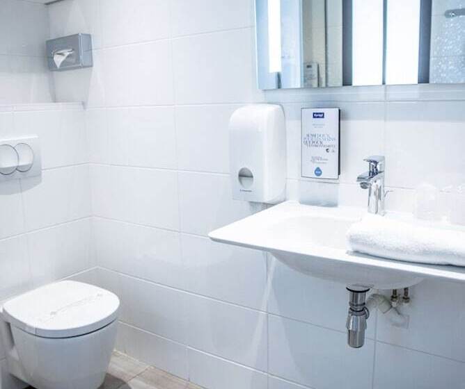 Номер Стандарт, Kyriad Prestige Saintmalo