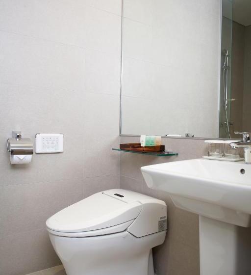 חדר סטנדרט לשלושה, Manu Seoul