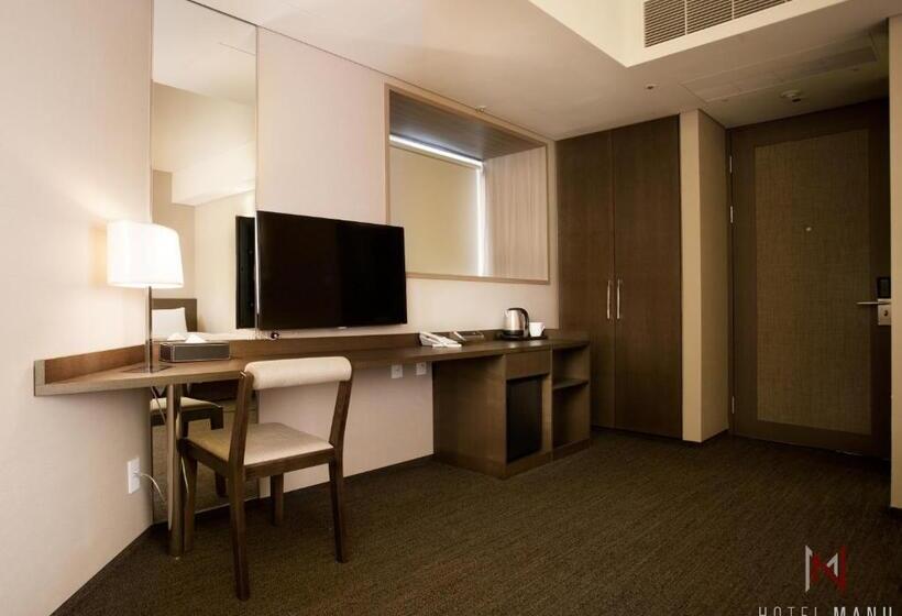 Quarto Triplo Estandar, Manu Seoul