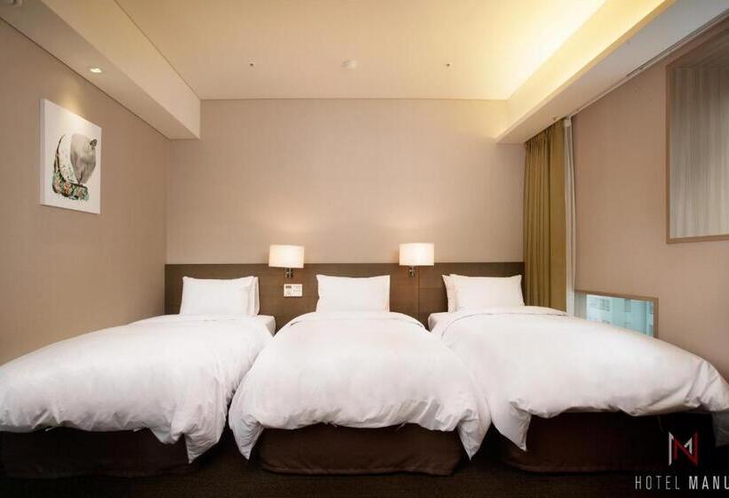 Quarto Triplo Estandar, Manu Seoul