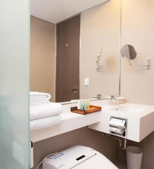 חדר משפחתי, Manu Seoul