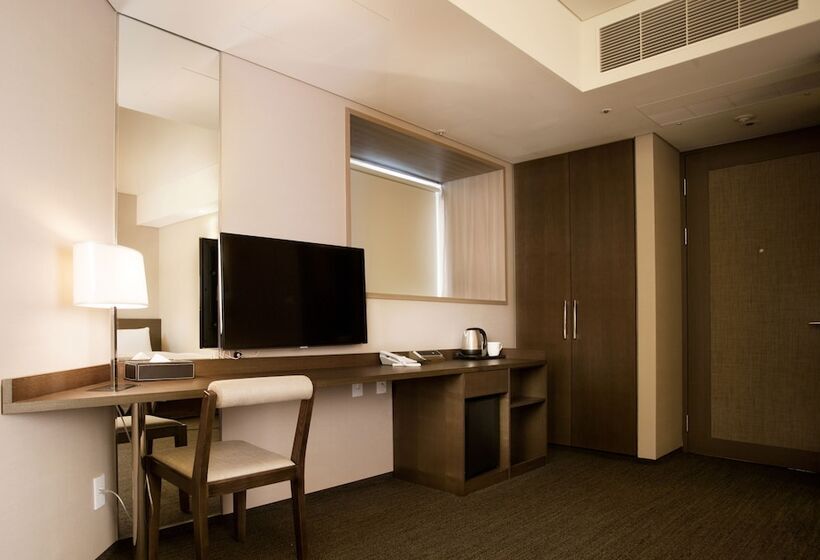 חדר סטנדרט לשלושה, Manu Seoul