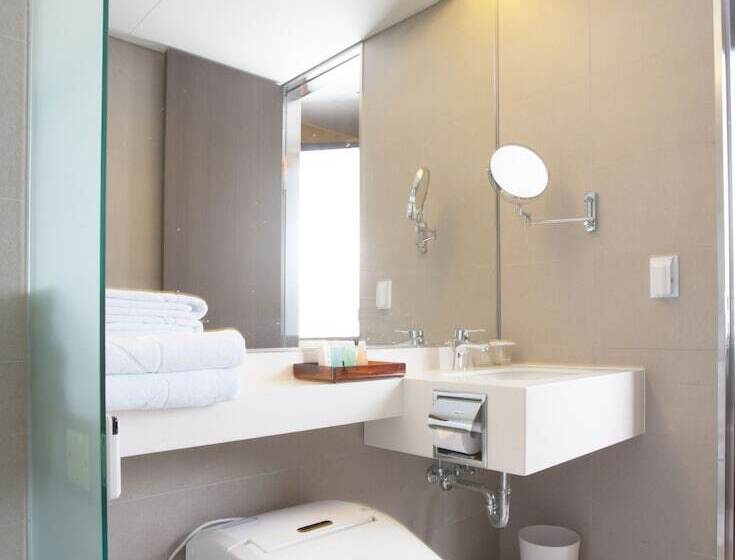 חדר משפחתי, Manu Seoul