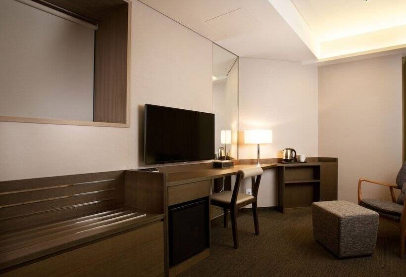 Quarto Familiar, Manu Seoul