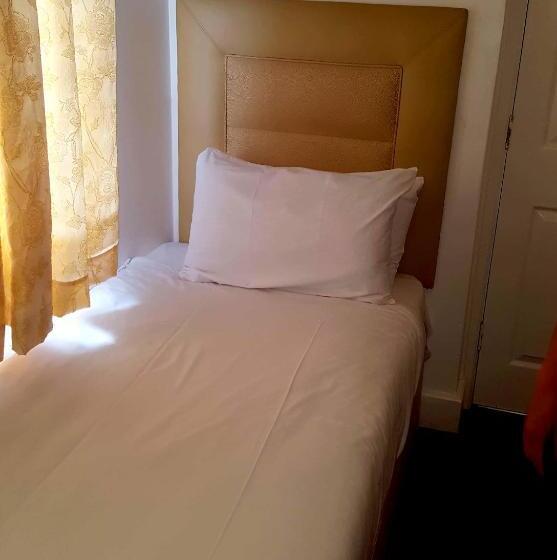 חדר סטנדרט יחיד, New Oscar