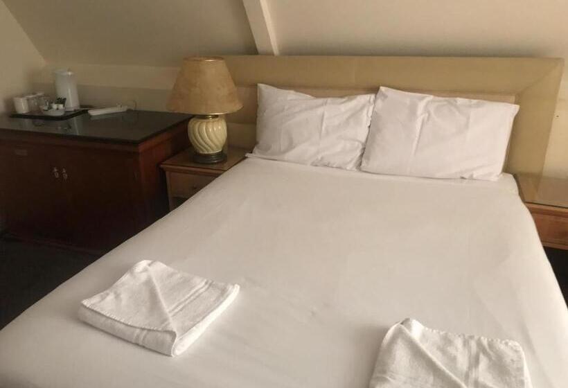 חדר סטנדרט, New Oscar