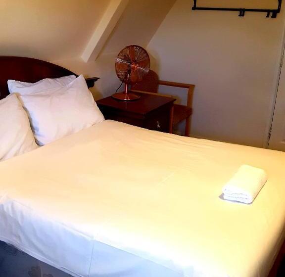 חדר משפחתי, New Oscar