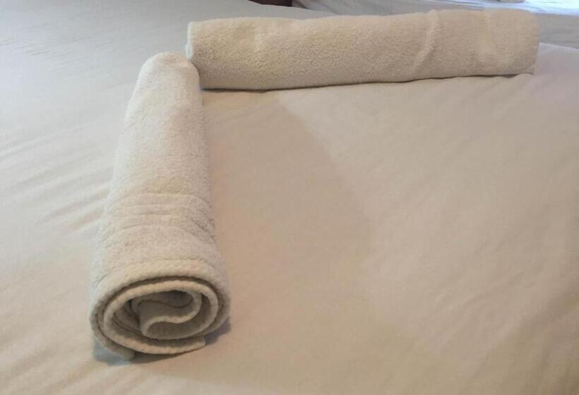 חדר משפחתי, New Oscar